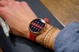 Pebble Revives and Revamps Its Brief-Lived Round Smartwatch