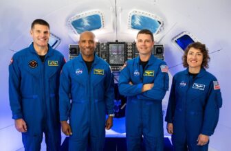 NASA will now enable astronauts to take their smartphones to house