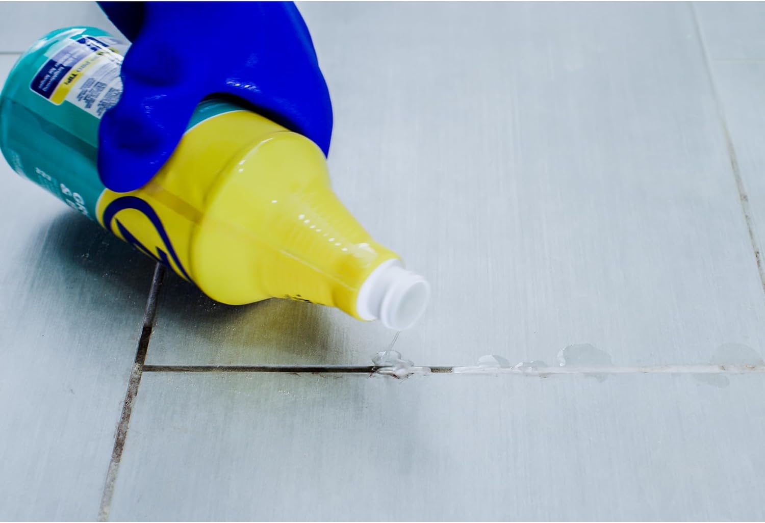 Zep Grout Cleaner and Brightener - 32 Ounce (1 Bottle) - ZU104632 - Deep Cleansing Method Removes Previous Stains From Grout - Image 4