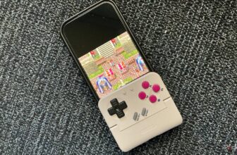 This Recreation Boy-inspired controller took my iPhone again to 1993