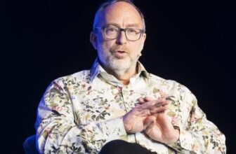 An Unbothered Jimmy Wales Calls Grokipedia a ‘Cartoon Imitation’ of Wikipedia